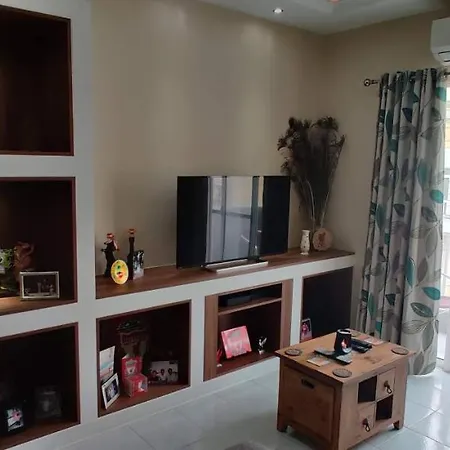 Very Bright Well Kept شقة