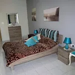 Very Bright Well Kept Apartman *