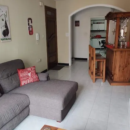 Very Bright Well Kept דירה *