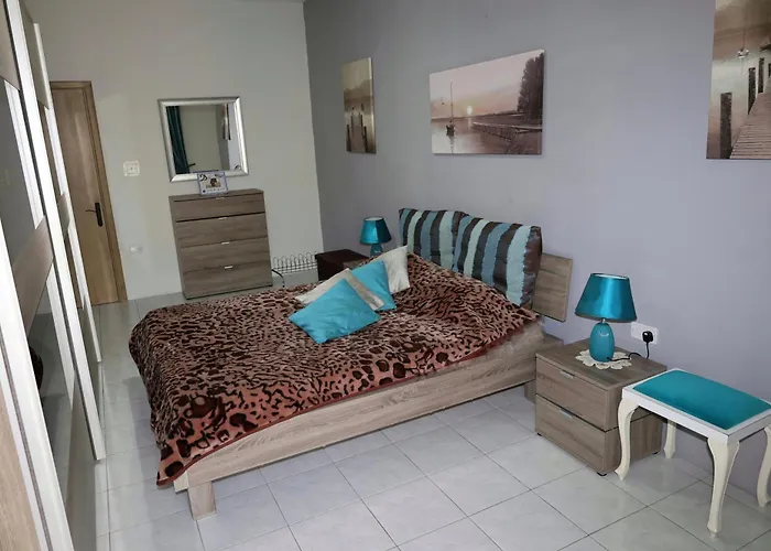 Very Bright Well Kept Apartament *